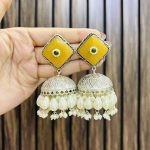 Rhombus brass earrings yellow