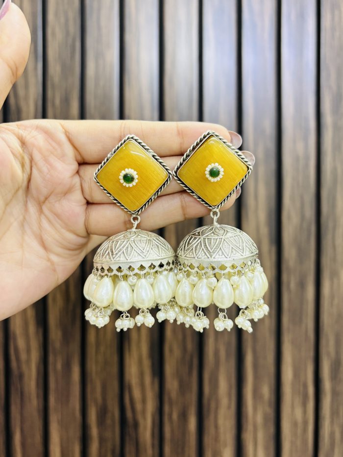 Rhombus brass earrings yellow - Image 1