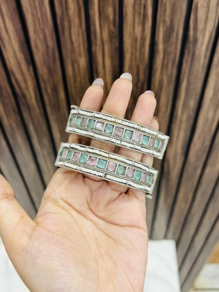 Mint pink brass bracelet quantity 1