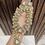 kundan necklace with earrings and mangtika