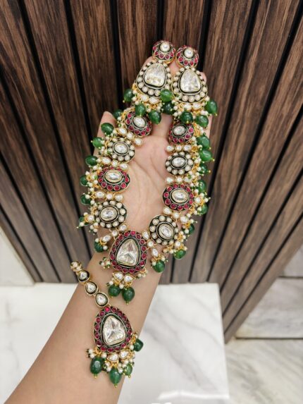 kundan necklace with earrings and mangtika green