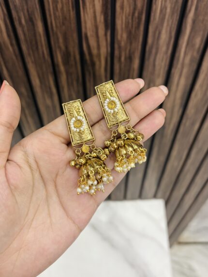Cute golden jhumka