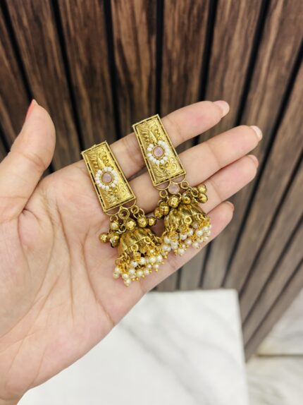 Cute golden jhumka