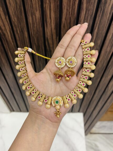 Brinda gold a like necklace green