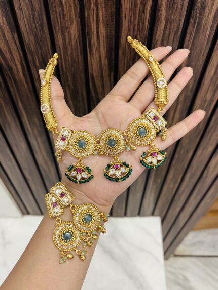 Amaira gold a like necklace green