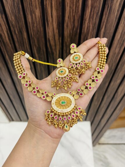 Radha gold a like necklace green
