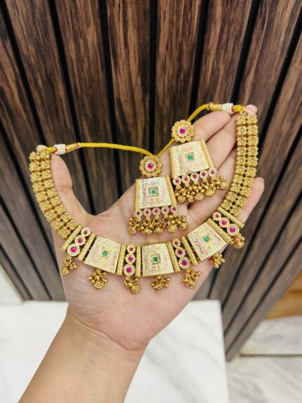 Reeva gold a like necklace