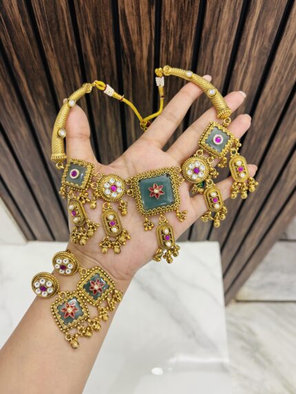 Vanya gold a like necklace green