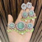 Flower brass choker mint