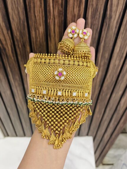 Shweta gold a like necklace