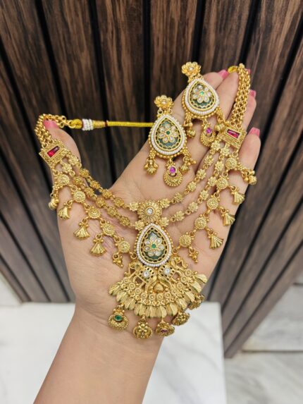 layer gold a like necklace with earrings mint