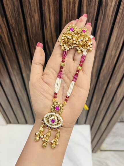 Oval gold a like necklace with earrings