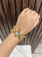 Gayatri gold a like bracelet Mint - Image 2
