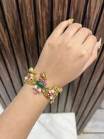 Gayatri gold a like bracelet green - Image 2