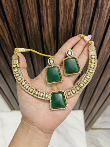 Kaveri necklace Green