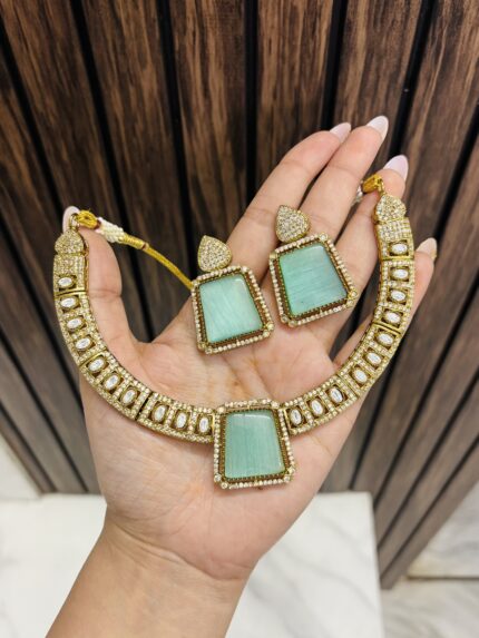 Kaveri necklace Mint