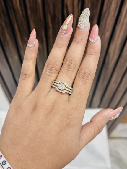 Farah golden ad ring