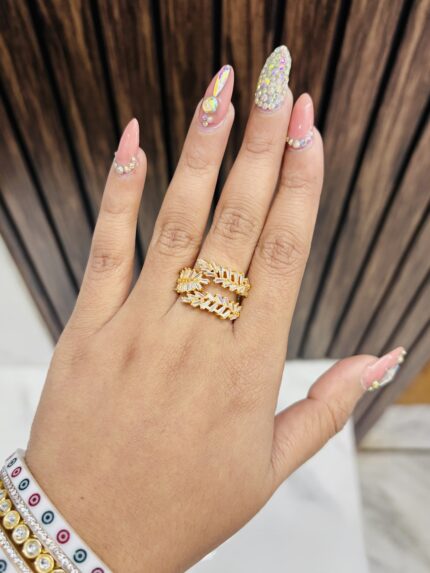 Three leaf golden ad ring