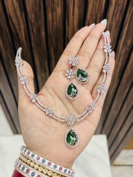 Alina ad necklace Green