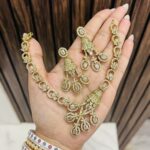 Roshni ad necklace golden