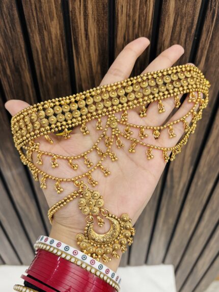 Rashmika necklace with earrings and mangtika