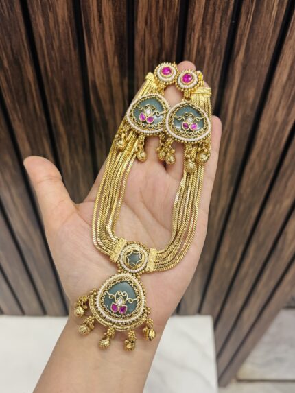 Meenali leaf necklace mint