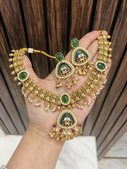 lavika necklace Green