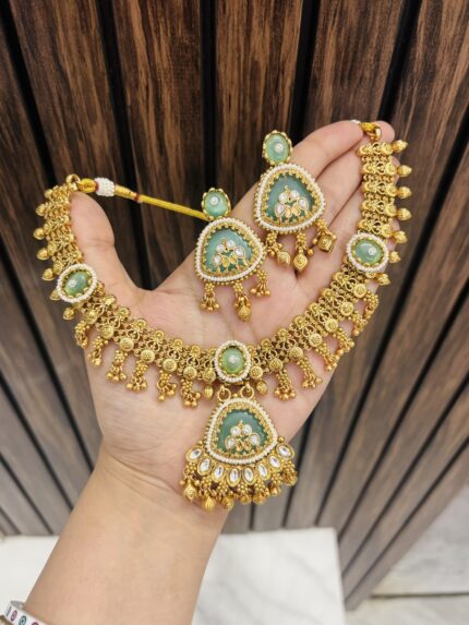 lavika necklace Mint