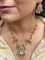 Prisha gold a like necklace with earrings Mint