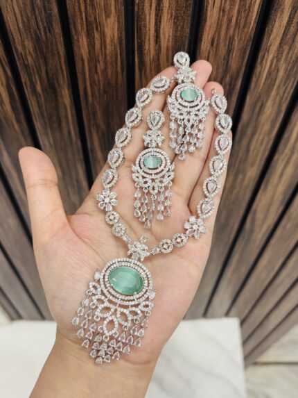Manvi ad necklace mint