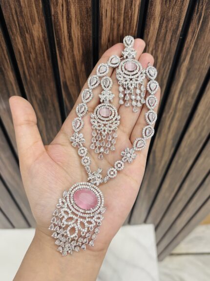 Manvi ad necklace Pink