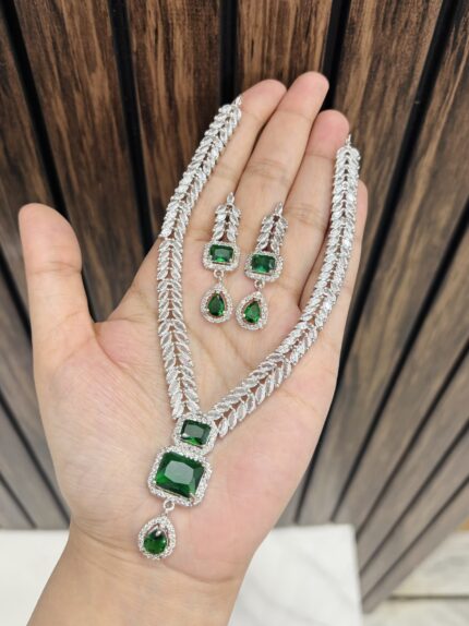 Monika ad necklace Green