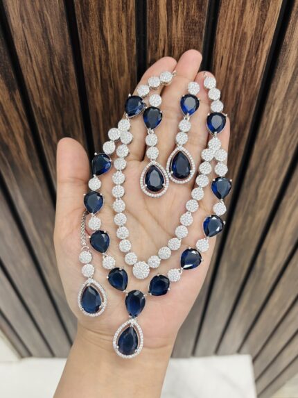 Two layer ad necklace blue