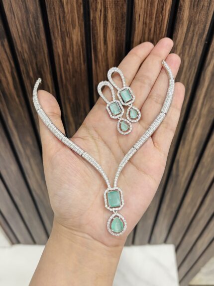 Garvita ad necklace Mint