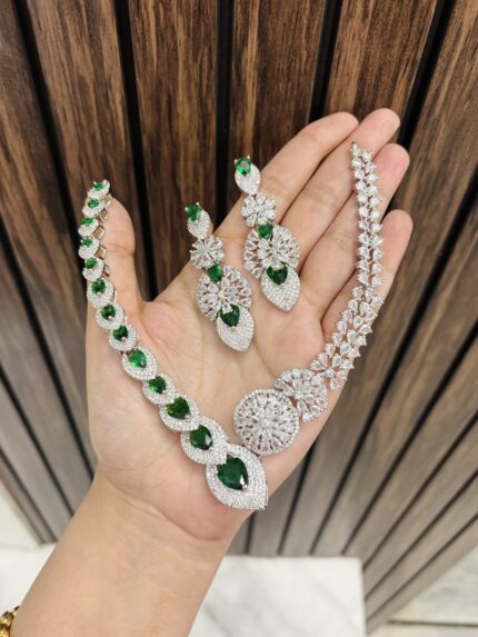 Anju ad necklace Green