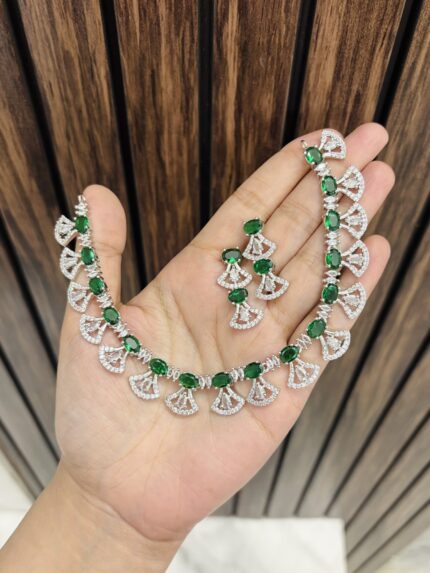 Kajal ad necklace Green