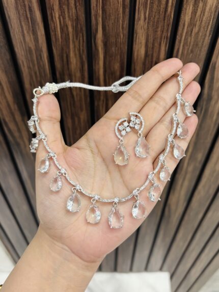 Drops ad necklace