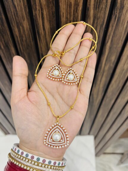 Pearl pendent set