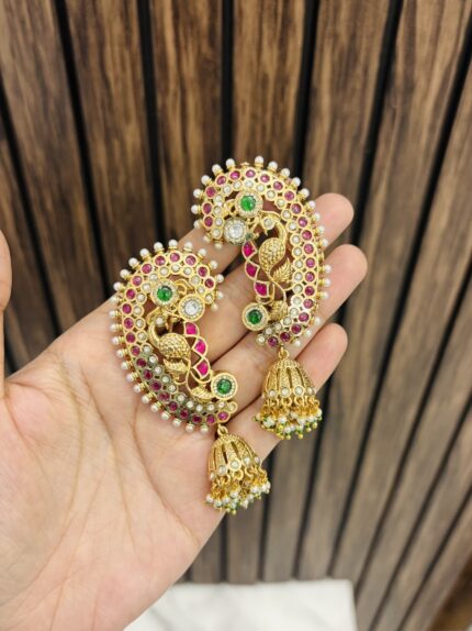 Vedika Golden earcuff