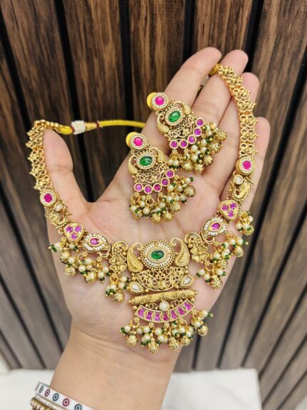 Shikha gold alike necklace