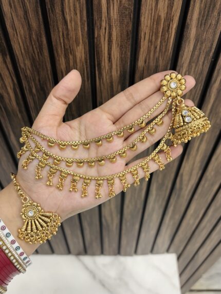 Tanvi jhumka with kanchain and mangtika