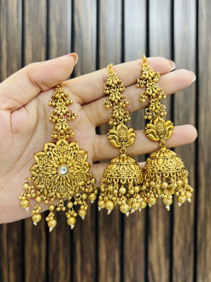 Saloni Earrings with mangtika