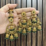Earrings with mangtika Green