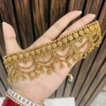 Rashi necklace with earrings and mangtika