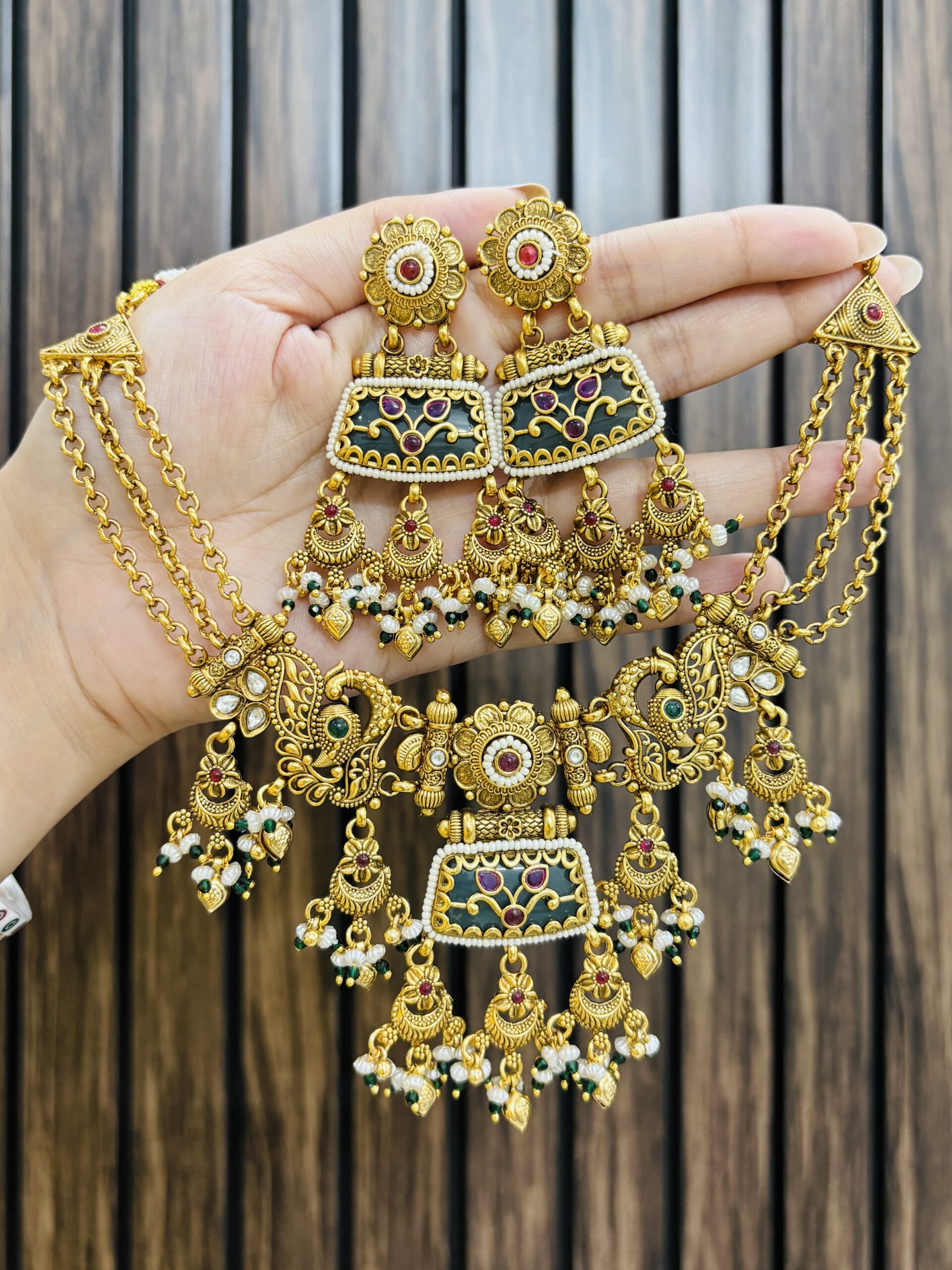 IMG_4051 Nishu Gold a like necklace - Image 1
