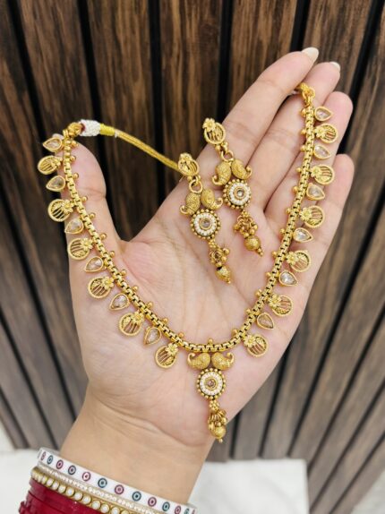 Renu Gold a like necklace