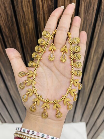 Sakshi Gold a like necklace