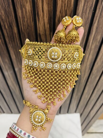 Poonam Gold a like Choker