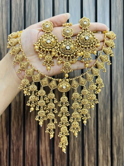 Bhumi Gold a like necklace with earrings and mangtika